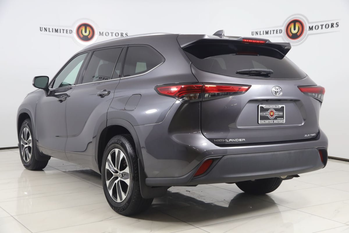 Used 2021 Toyota Highlander XLE AWD/4WD image 4