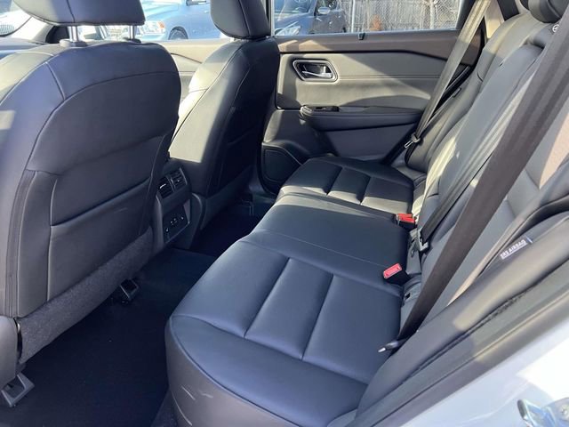 Used 2021 Nissan Rogue SV image 11