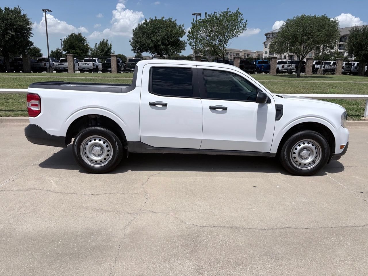 Used 2022 Ford Maverick XL FWD image 3