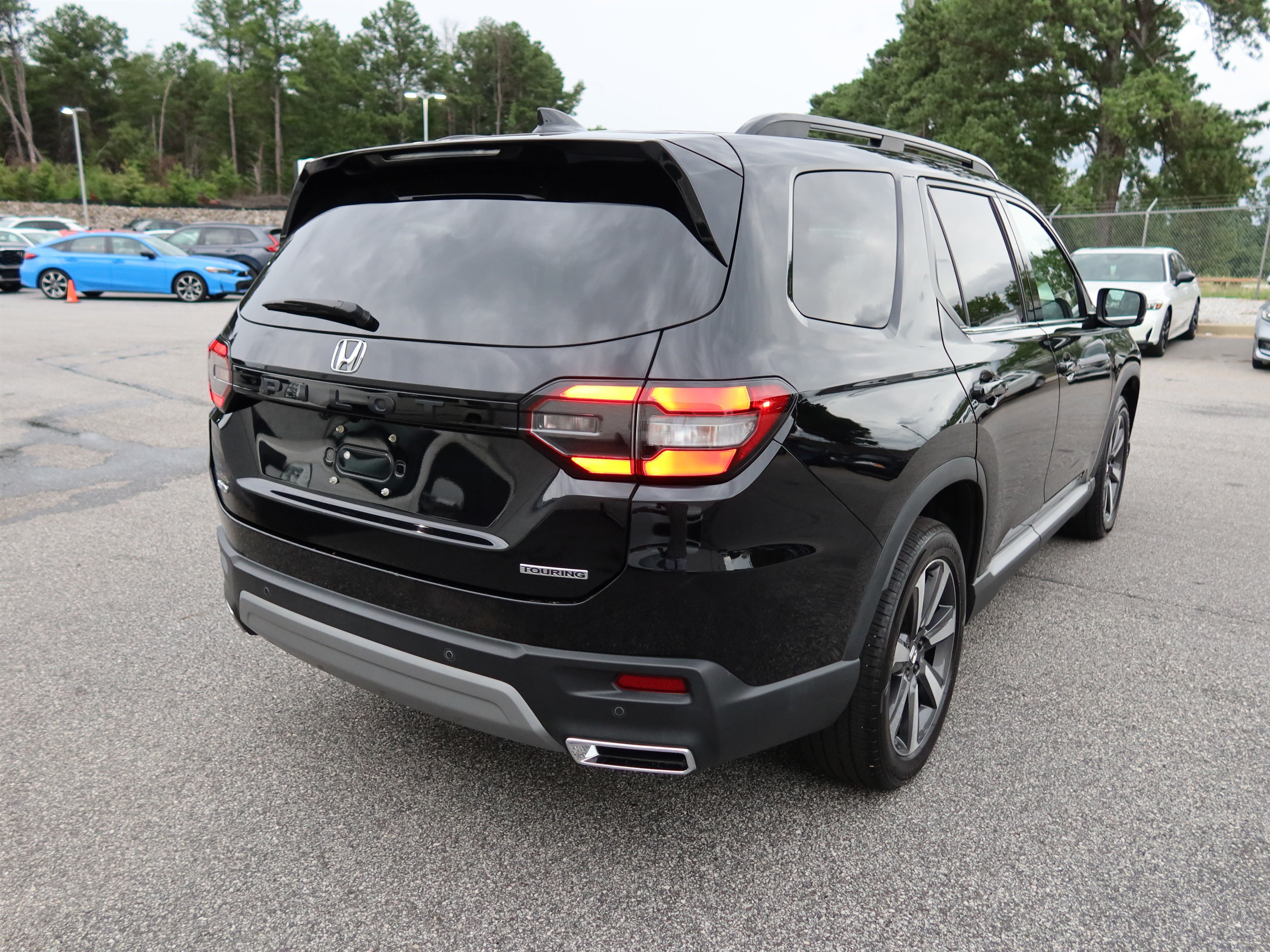 Used 2023 Honda Pilot Touring image 4