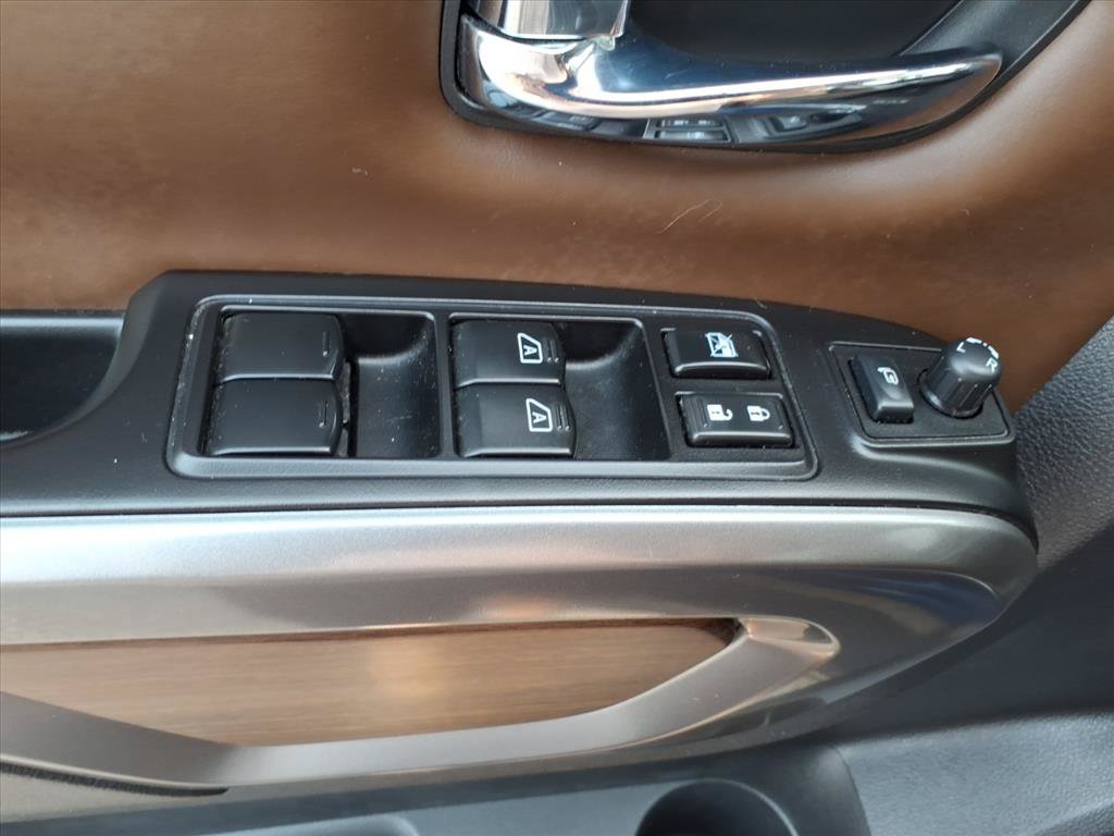 Used 2019 Nissan Titan Platinum Reserve AWD/4WD image 25