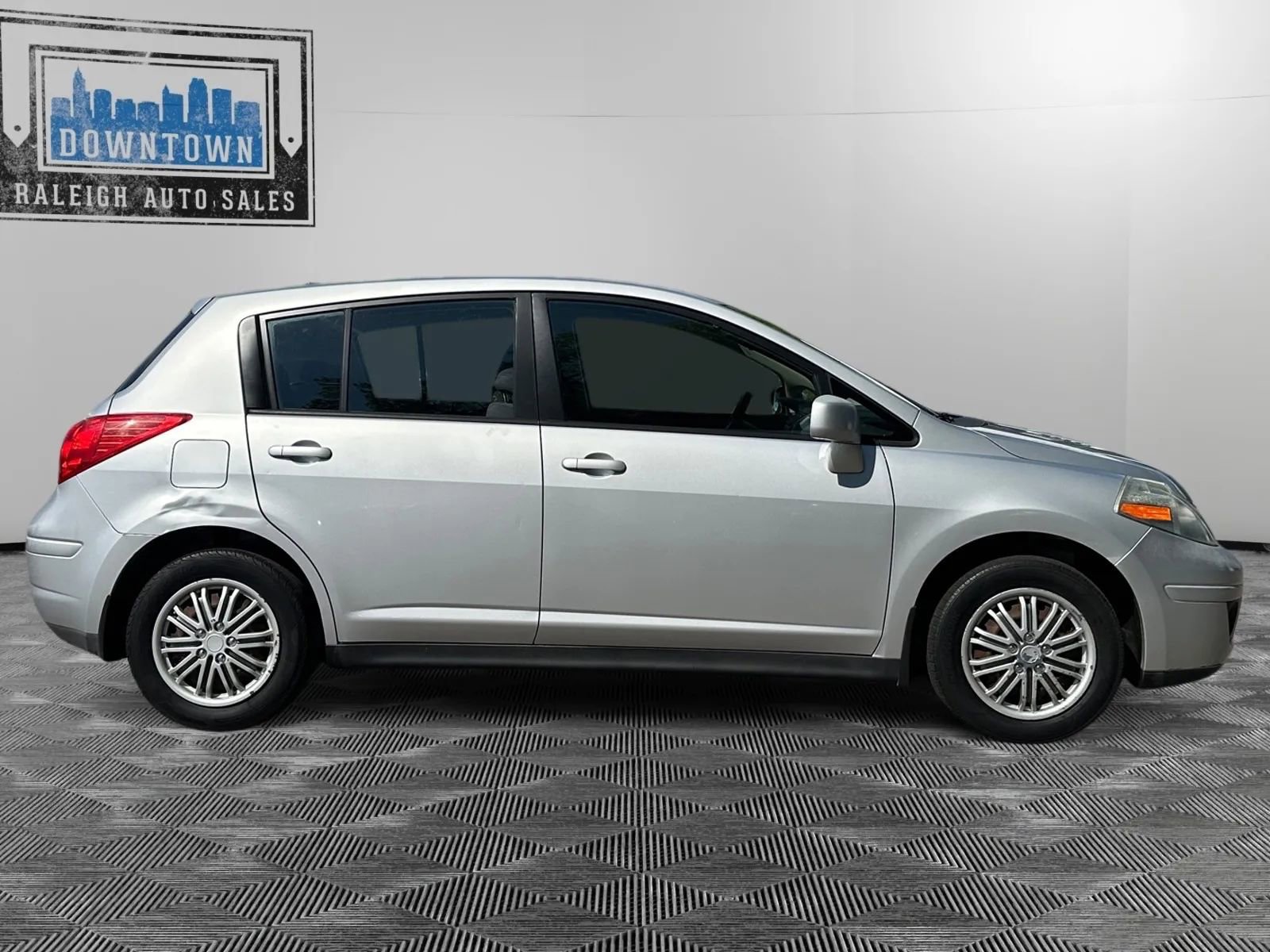 Used 2009 Nissan Versa 1.8 S w/ PWR Pkg image 5