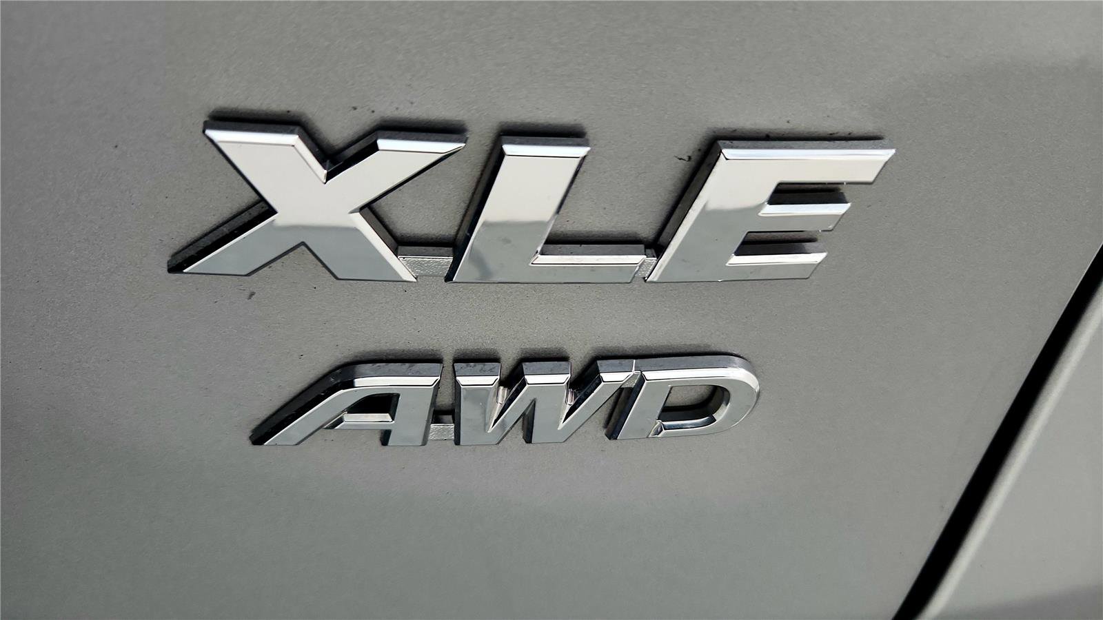 Used 2020 Toyota RAV4 XLE w/ Convenience Package image 14