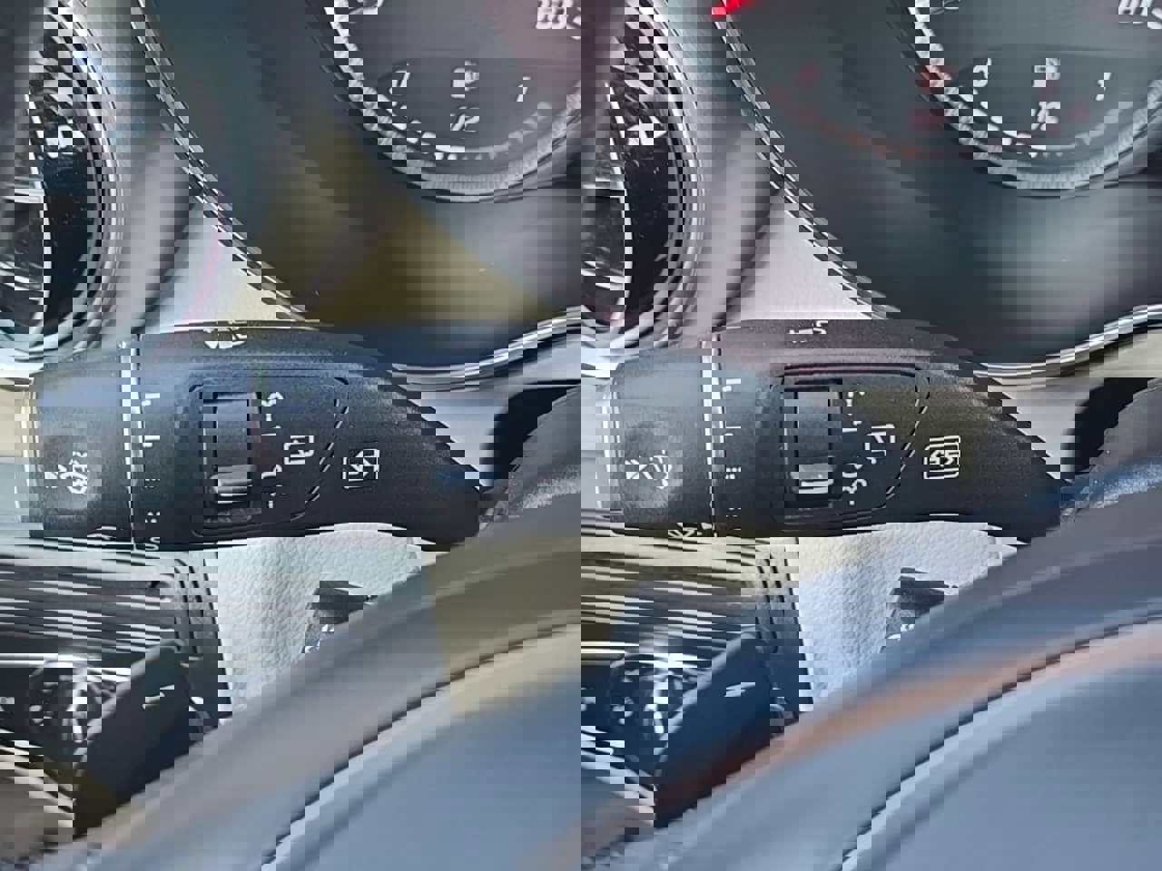 Used 2018 Mercedes-Benz GLC 300 4MATIC image 26