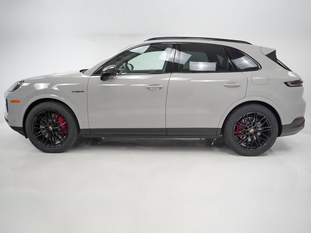 Used 2026 Porsche Cayenne S AWD/4WD image 2