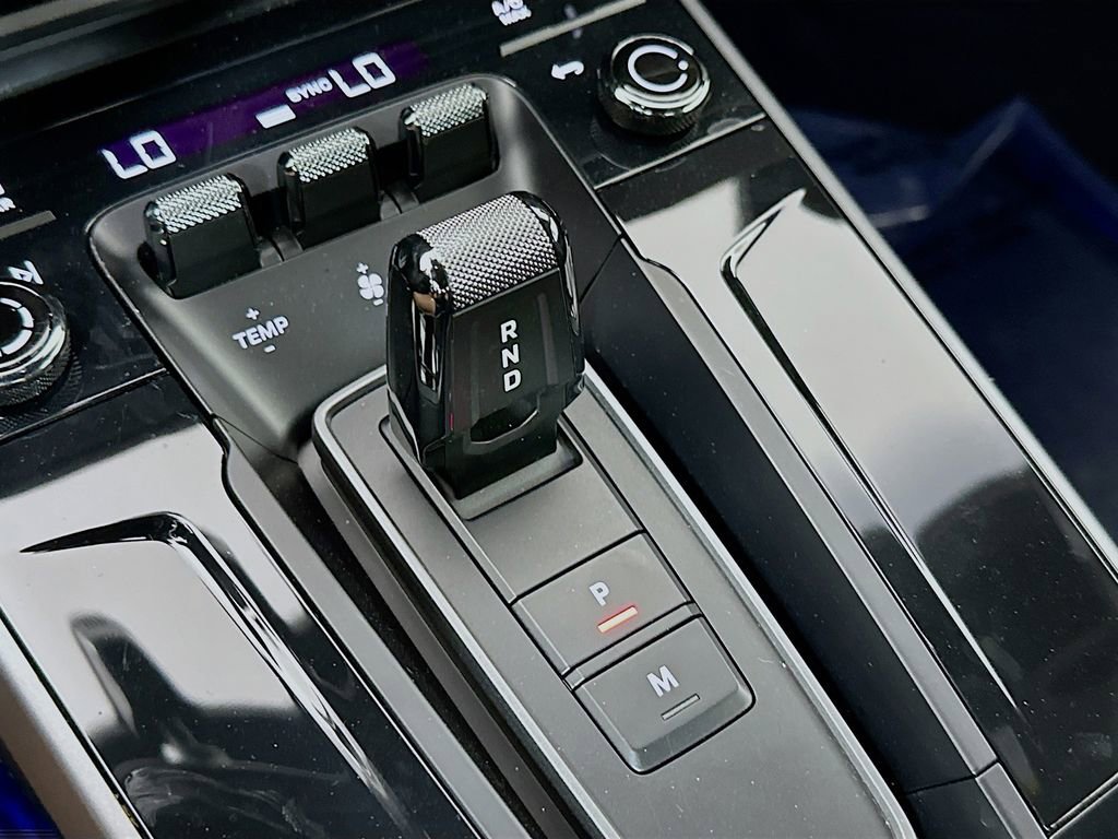 Certified 2025 Porsche 911 Carrera RWD image 18