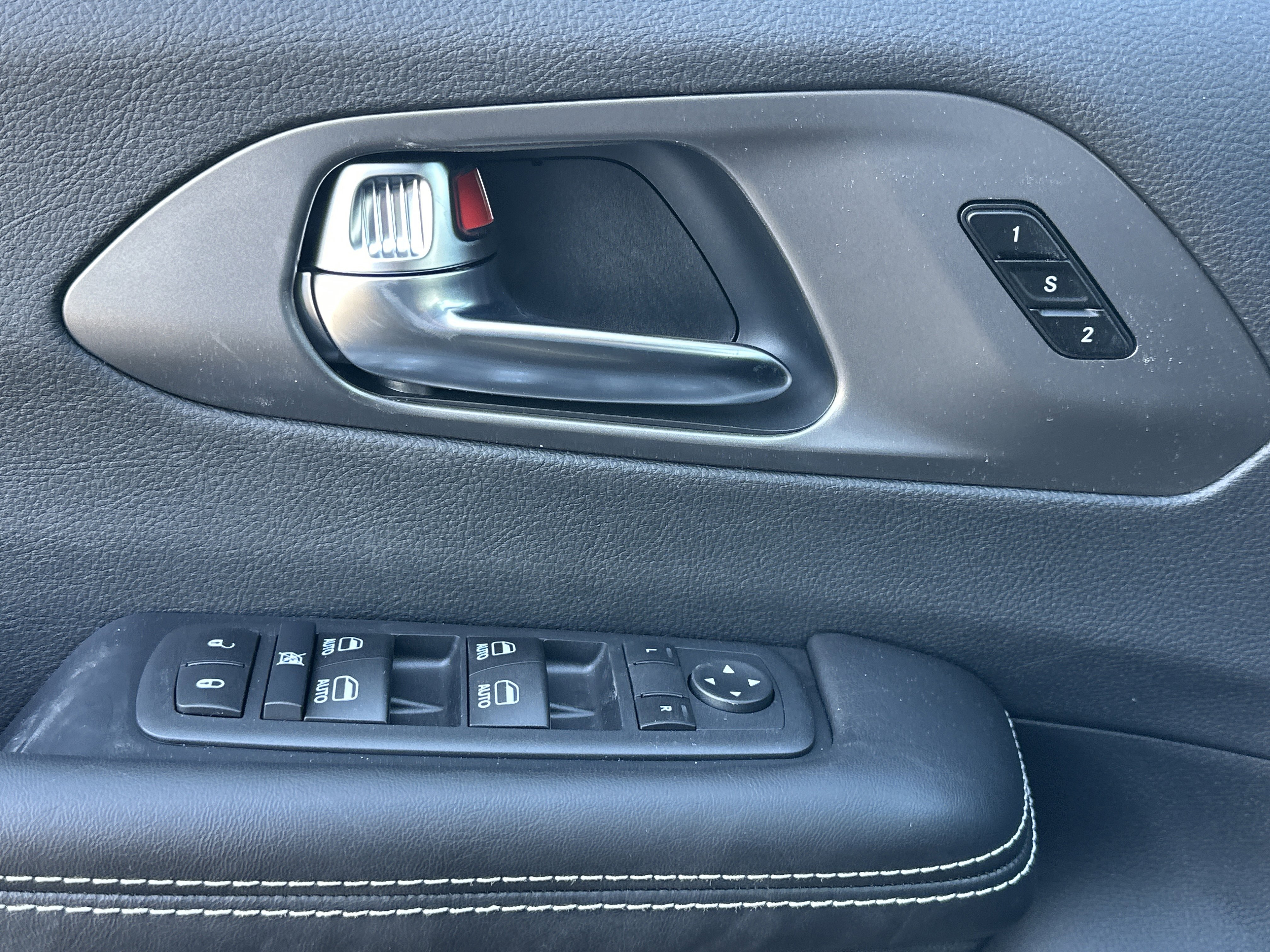 New 2026 Chrysler Pacifica Select w/ S Appearance Package FWD image 13
