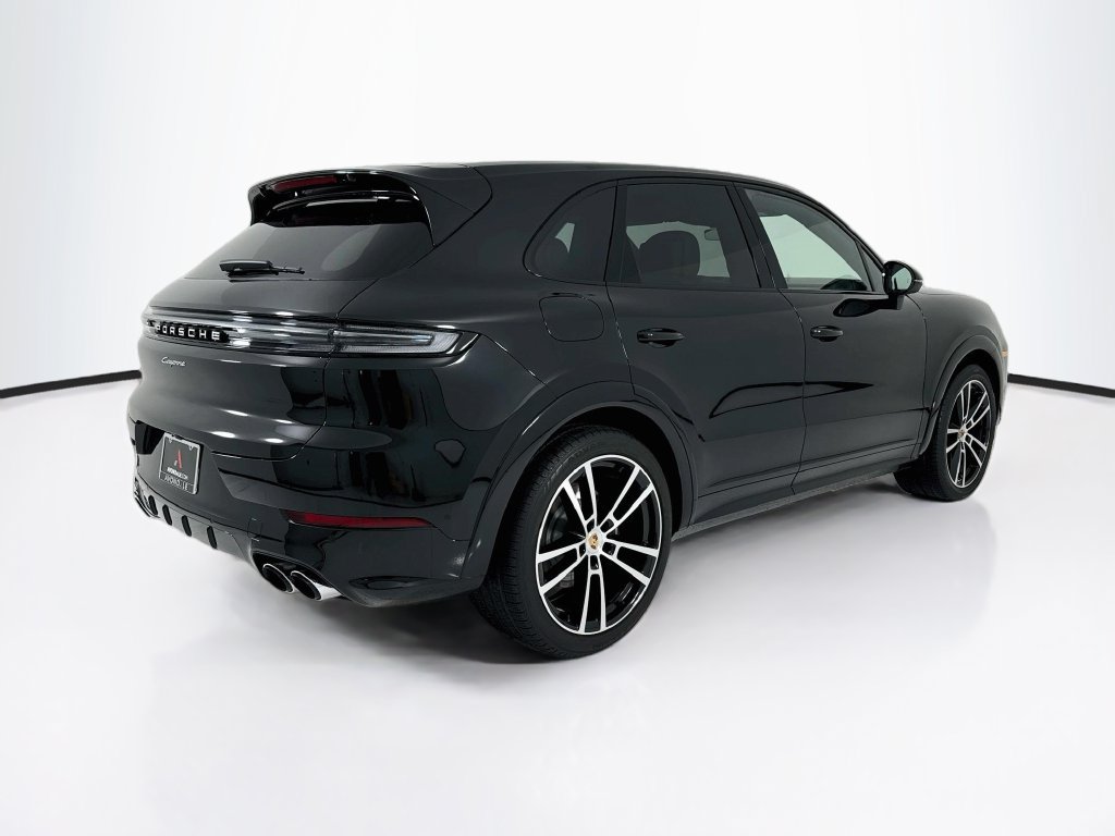 Certified 2025 Porsche Cayenne AWD/4WD image 7