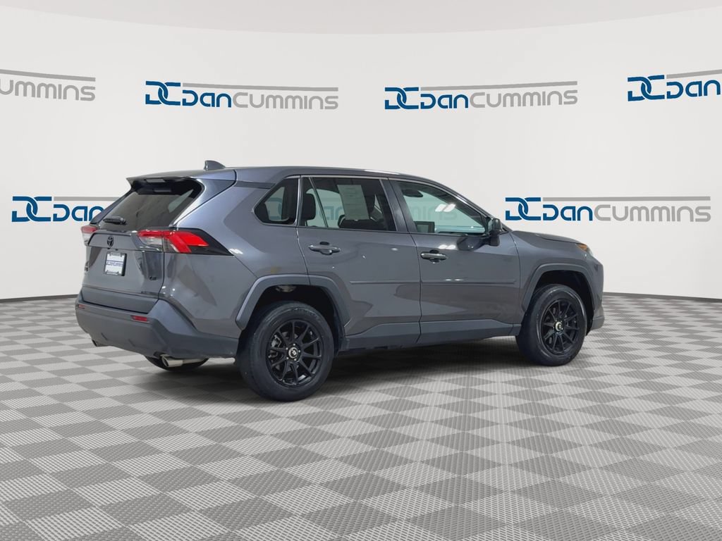 Used 2022 Toyota RAV4 LE FWD image 8