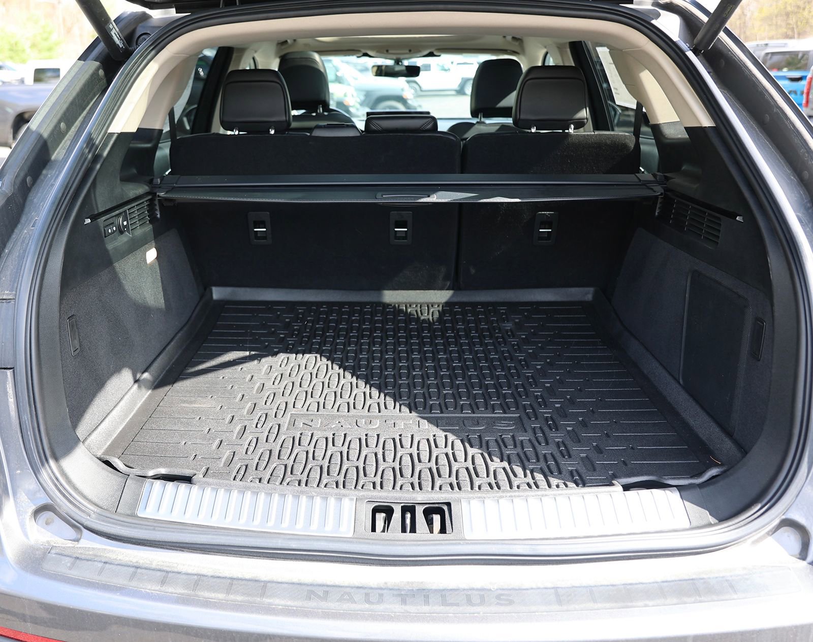 Used 2022 Lincoln Nautilus Reserve image 12