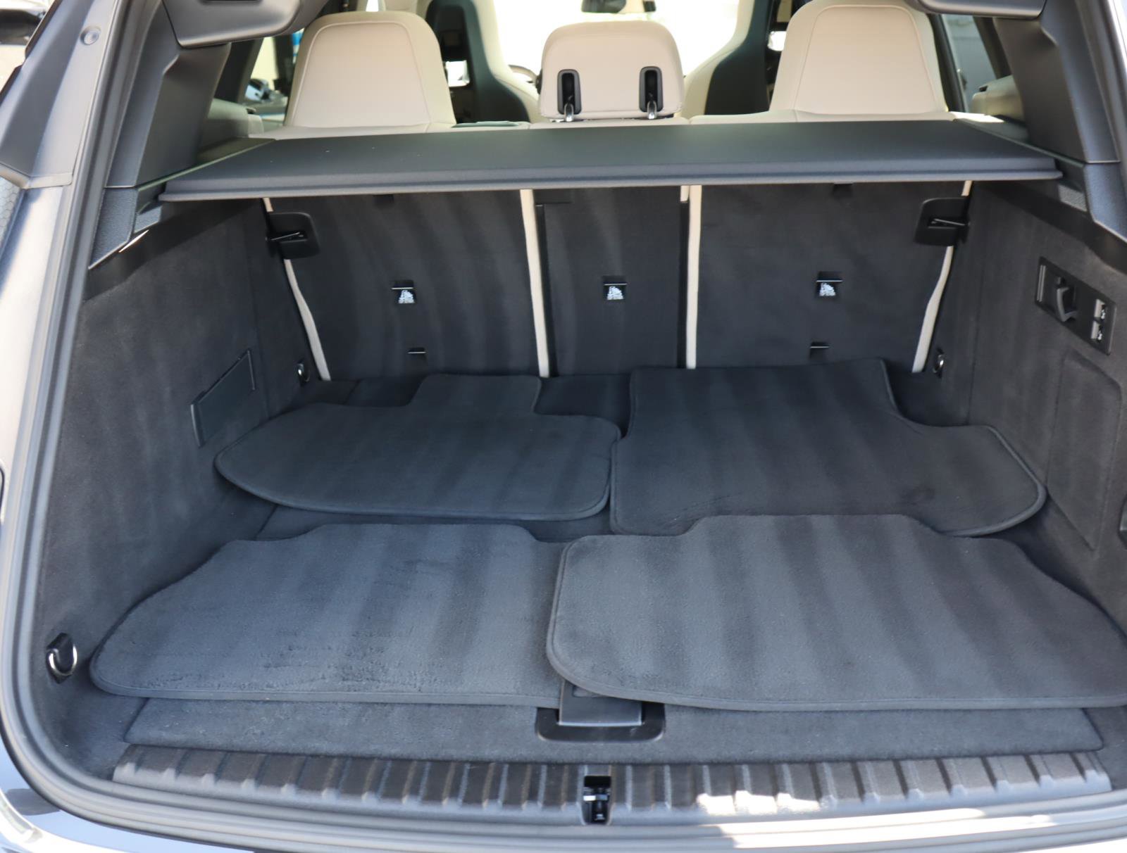 Used 2025 BMW iX xDrive50 image 23