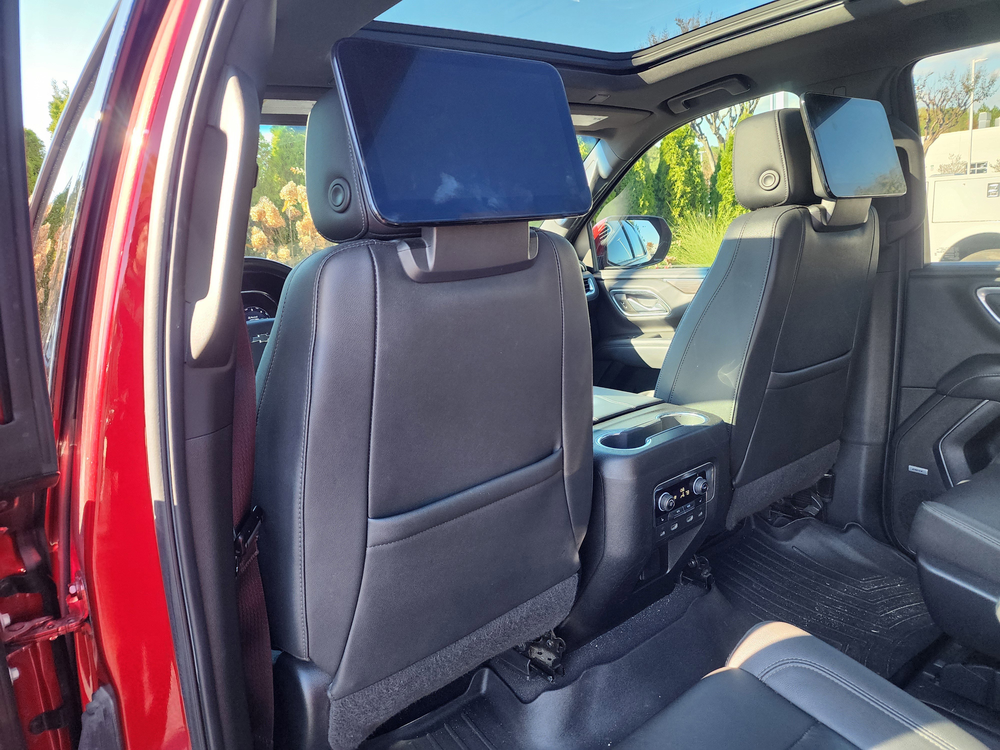 Used 2022 Chevrolet Tahoe Z71 w/ Z71 Off-Road Package image 15