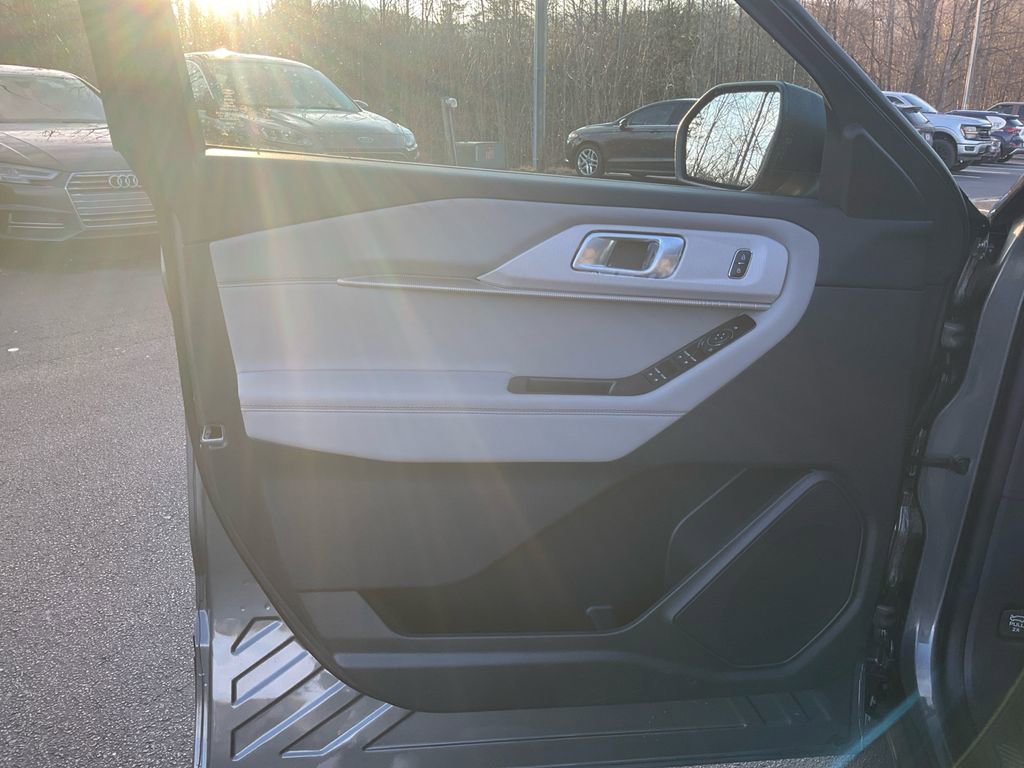New 2026 Ford Explorer Active w/ Active Comfort Package image 17
