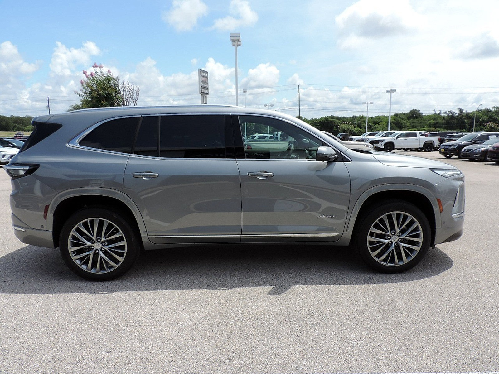 New 2026 Buick Enclave Avenir w/ Super Cruise Package FWD image 4