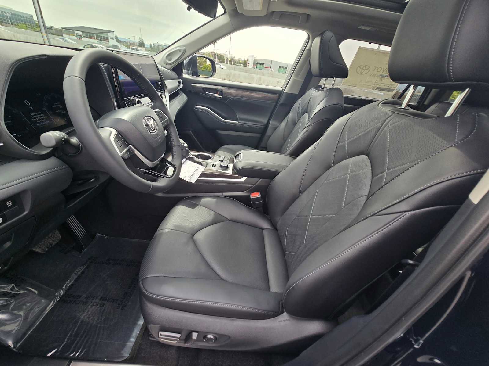New 2026 Toyota Highlander Platinum AWD/4WD image 24