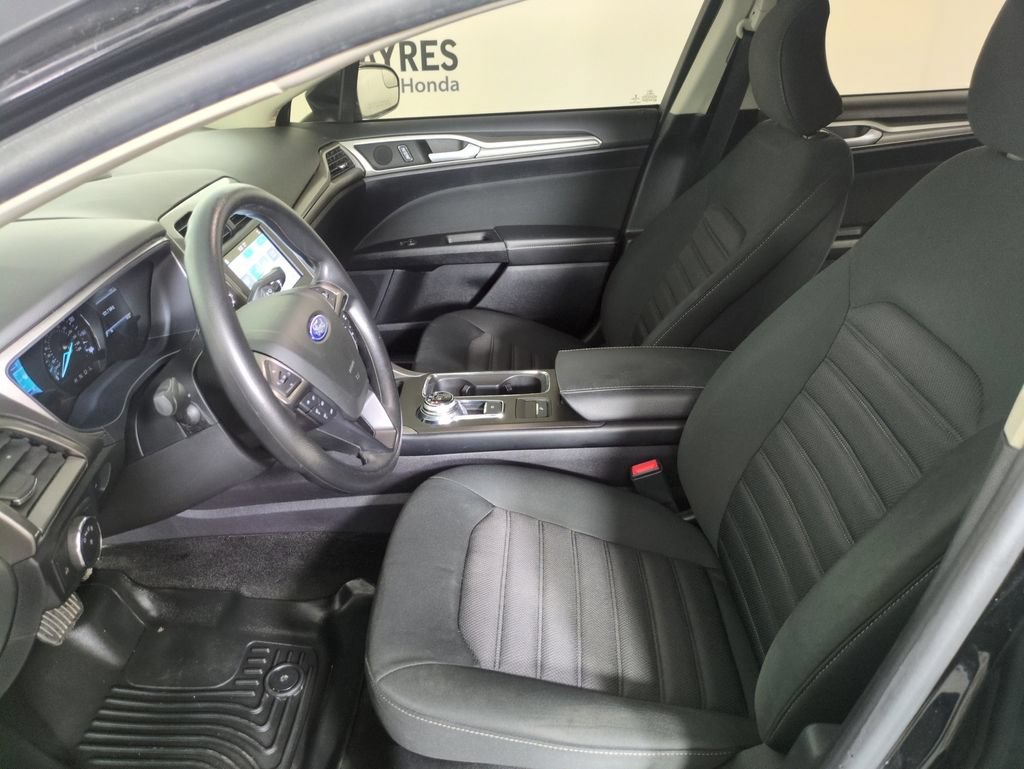 Used 2018 Ford Fusion SE w/ Fusion SE Technology Package FWD image 11