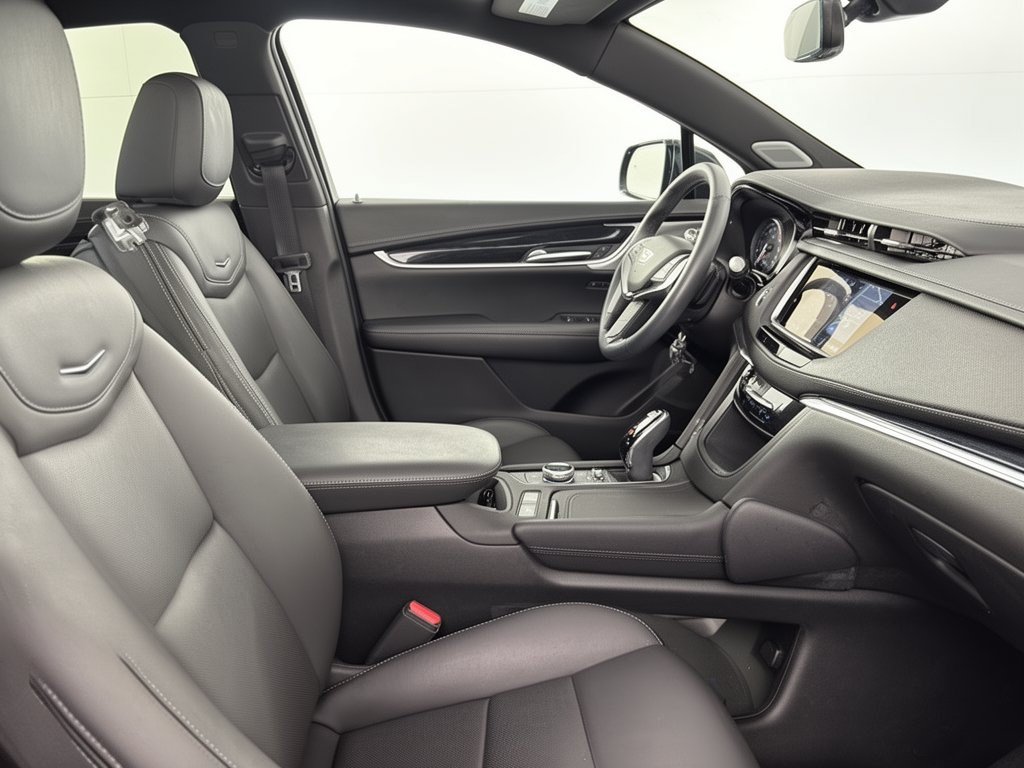 Used 2024 Cadillac XT5 Premium Luxury w/ Technology Package FWD image 30