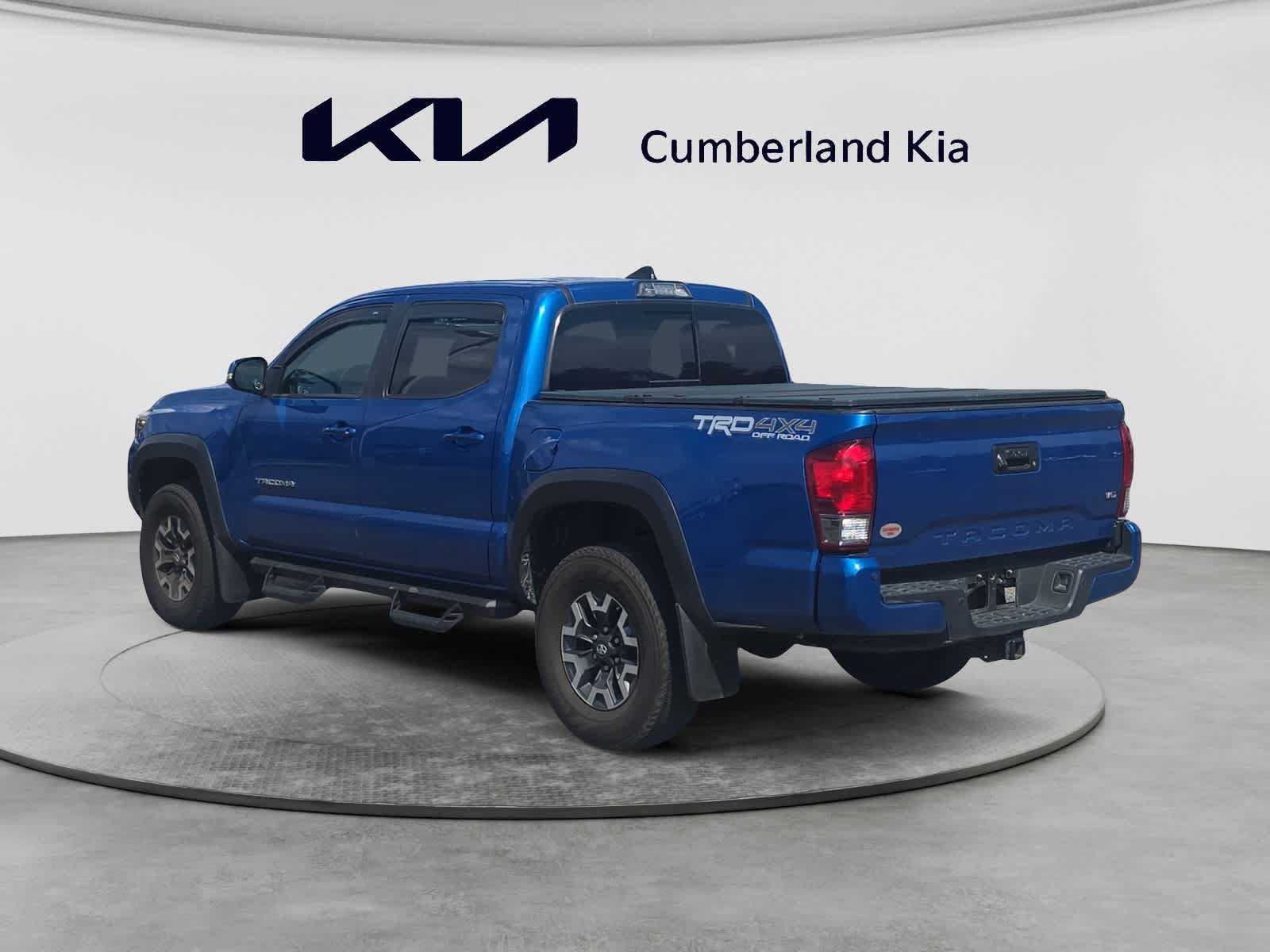 Used 2017 Toyota Tacoma TRD Off-Road AWD/4WD image 3