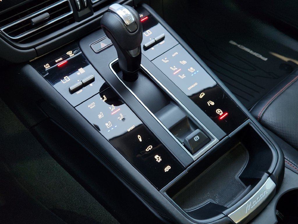 Used 2022 Porsche Macan GTS AWD/4WD image 18