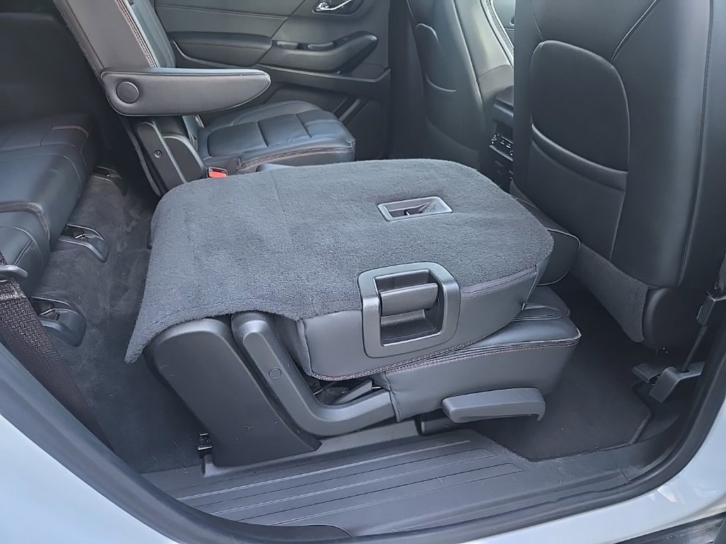 Used 2022 Chevrolet Traverse RS image 90
