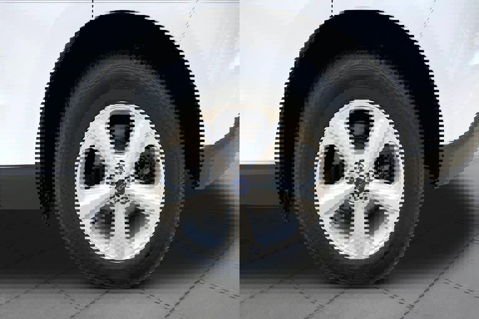 Used 2018 Ford Edge SE FWD image 11