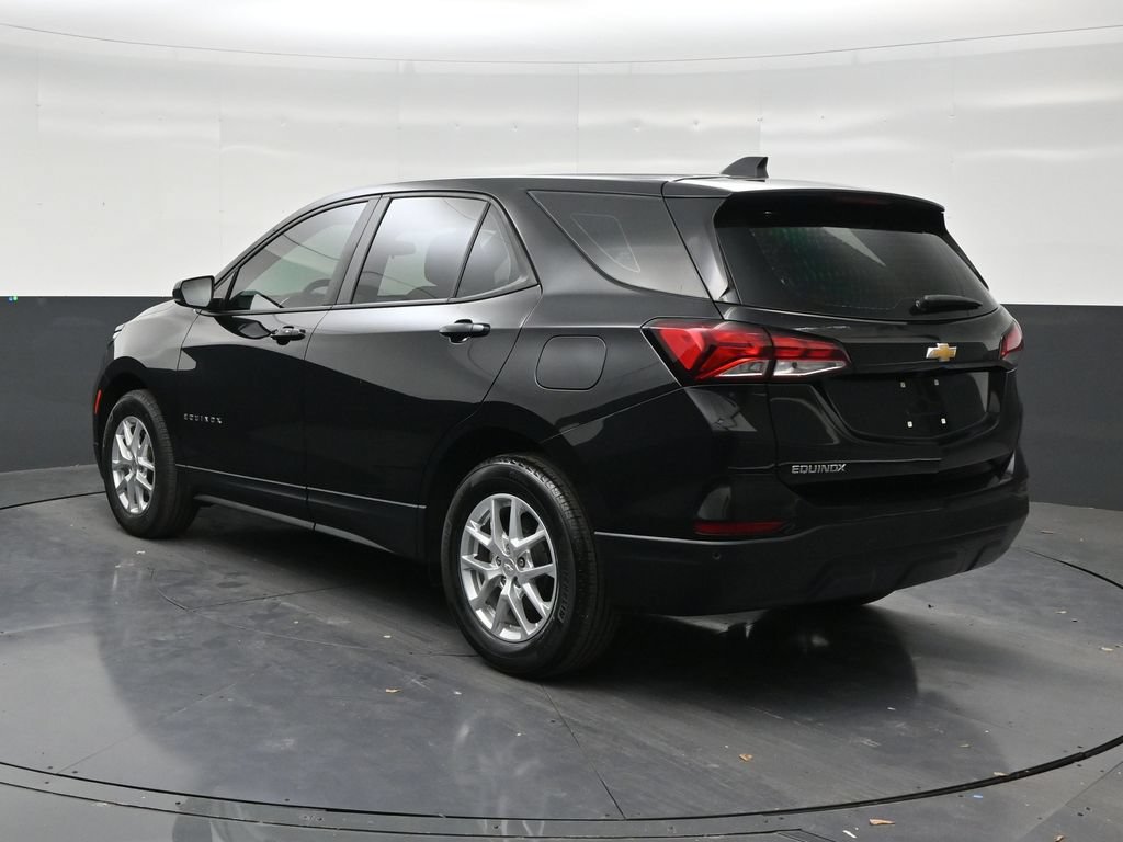 Used 2024 Chevrolet Equinox LS w/ Driver Confidence II Package FWD image 3