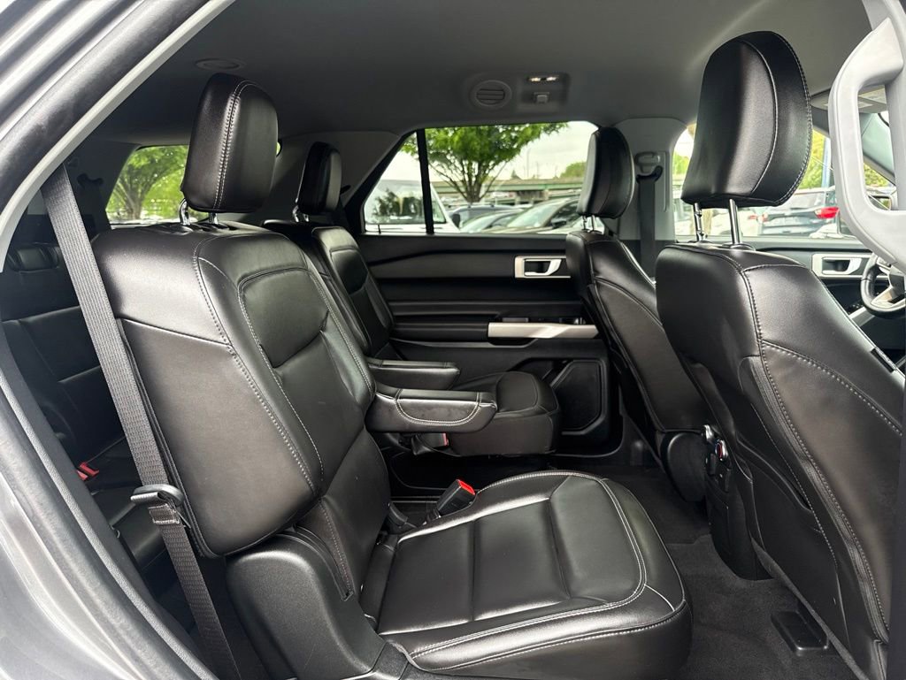 Used 2022 Ford Explorer XLT w/ Equipment Group 202A AWD/4WD image 29