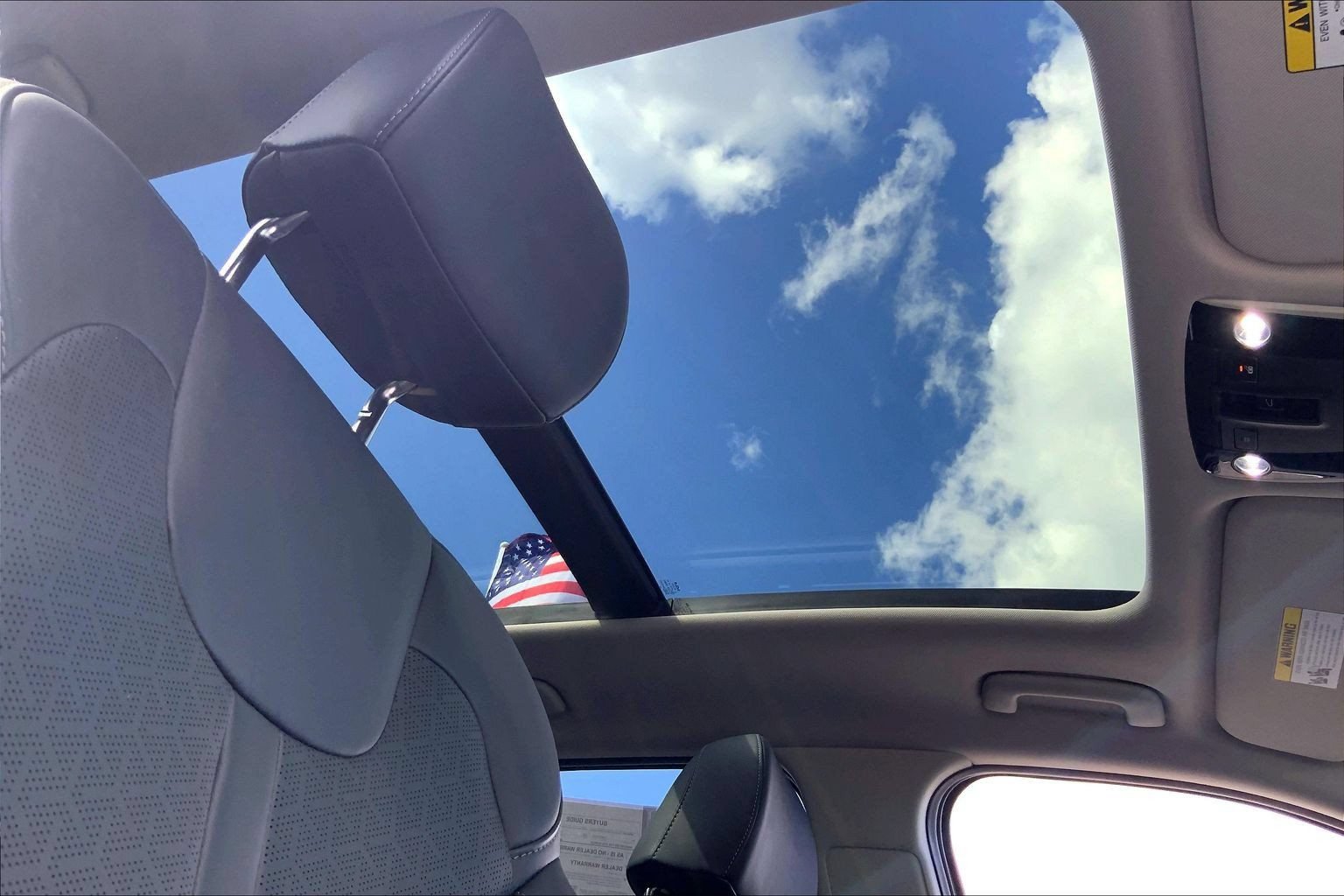 Used 2023 Kia Sorento EX w/ Panoramic Sunroof Package AWD/4WD image 13