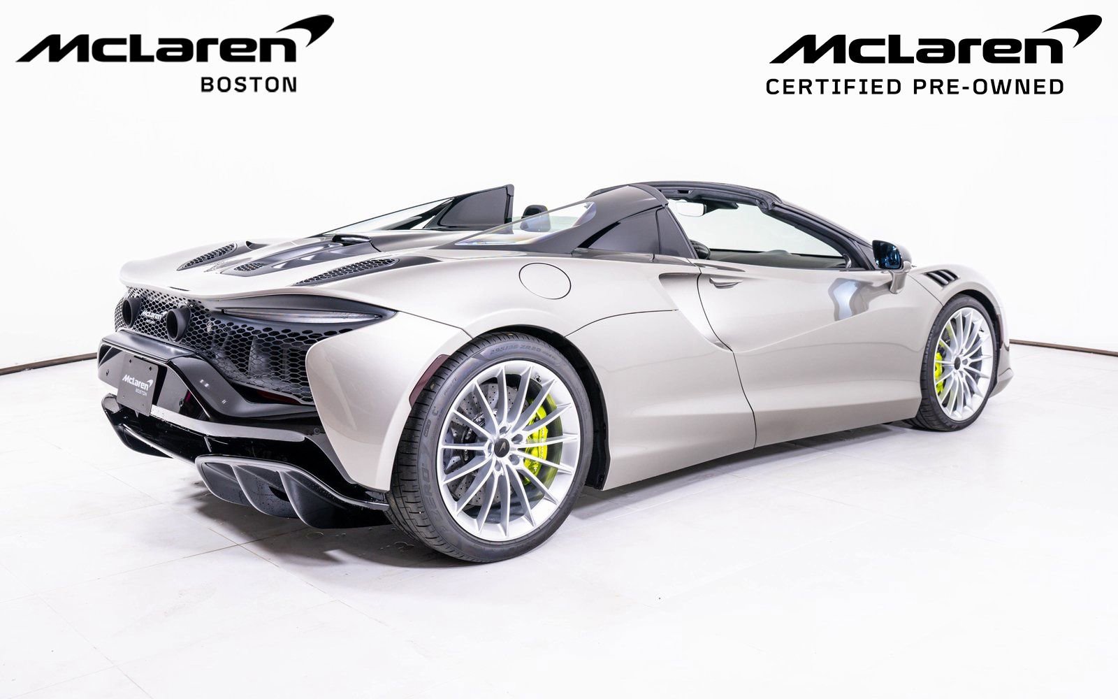 Used 2025 McLaren Artura Spider image 7