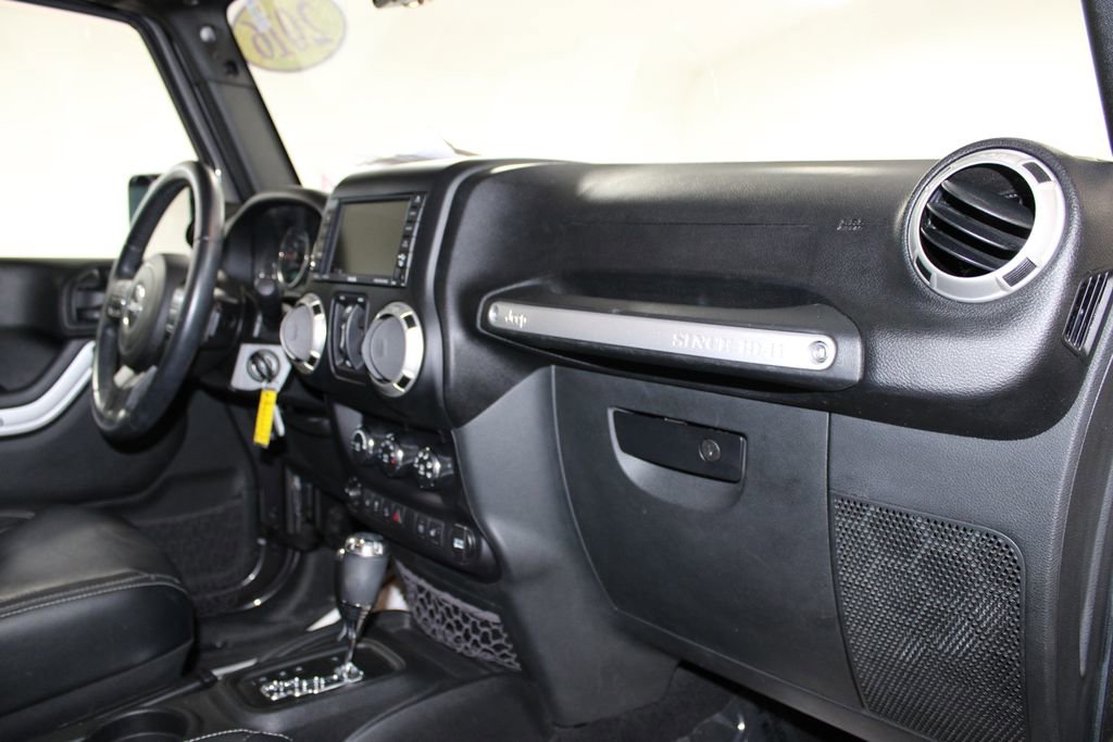 Used 2016 Jeep Wrangler Unlimited Sahara w/ Dual Top Group image 26