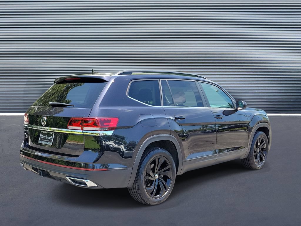 Used 2023 Volkswagen Atlas SE w/ Black Wheel Package FWD image 3