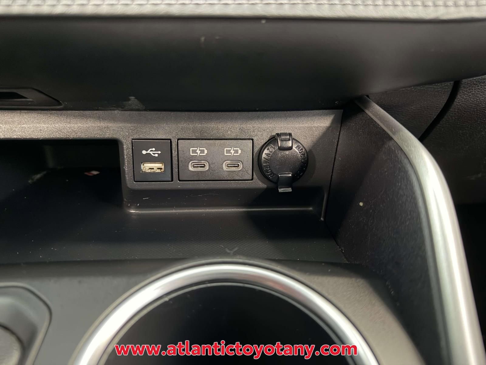 Used 2022 Toyota Highlander XLE image 24