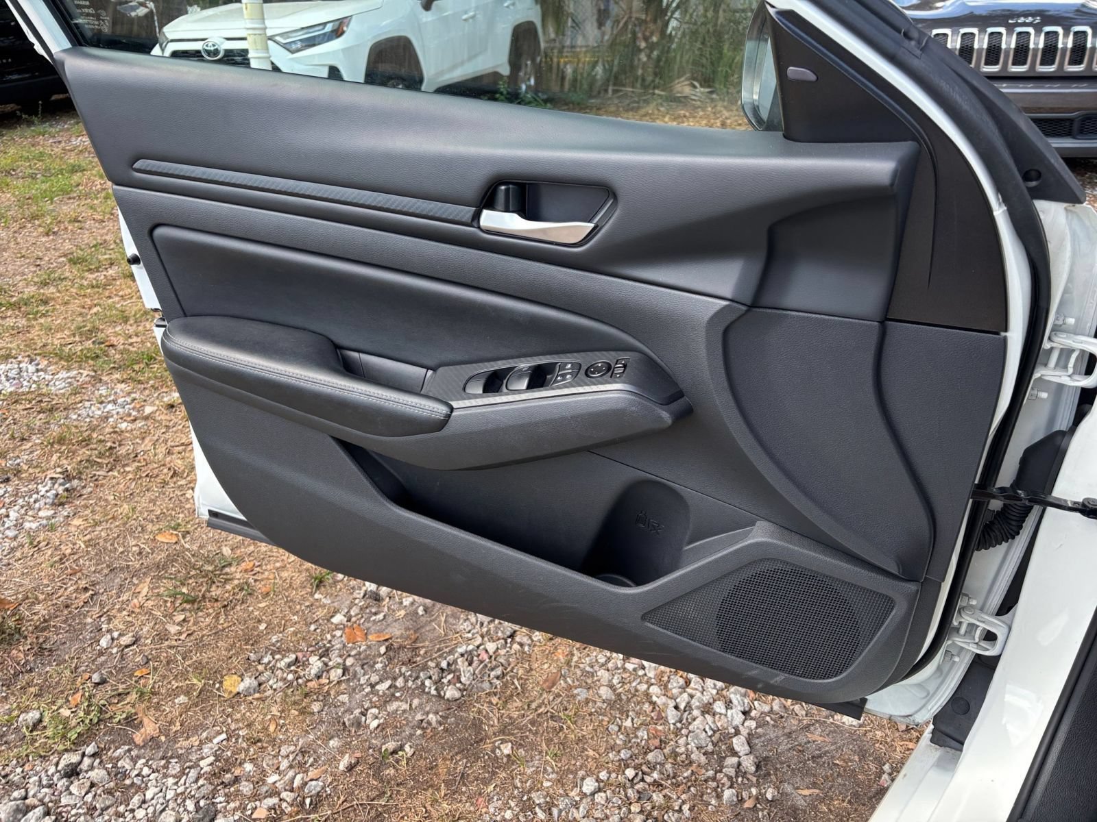Used 2025 Nissan Altima 2.5 SV FWD image 18