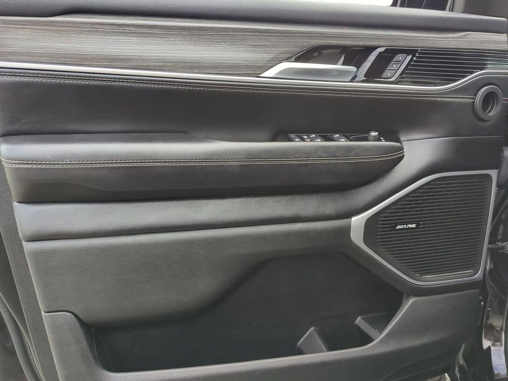 Used 2023 Jeep Wagoneer L Series III w/ Preferred Equipment Group image 20