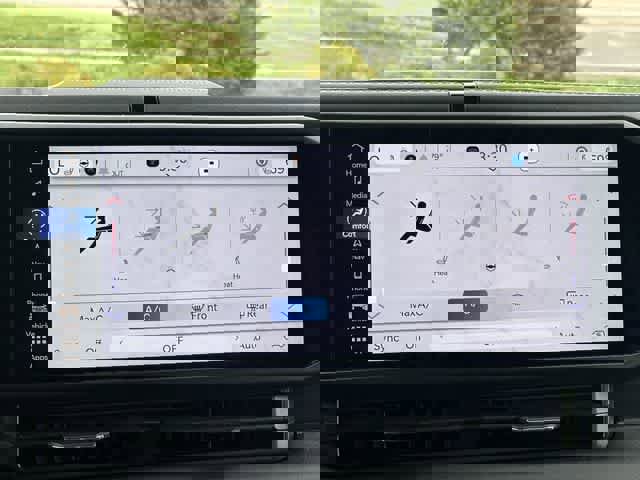 Used 2024 Jeep Wrangler Sahara w/ Technology Group image 15