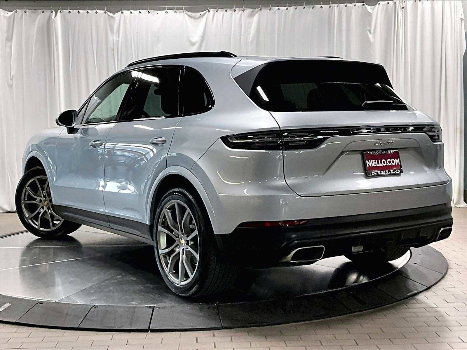 Used 2023 Porsche Cayenne image 3