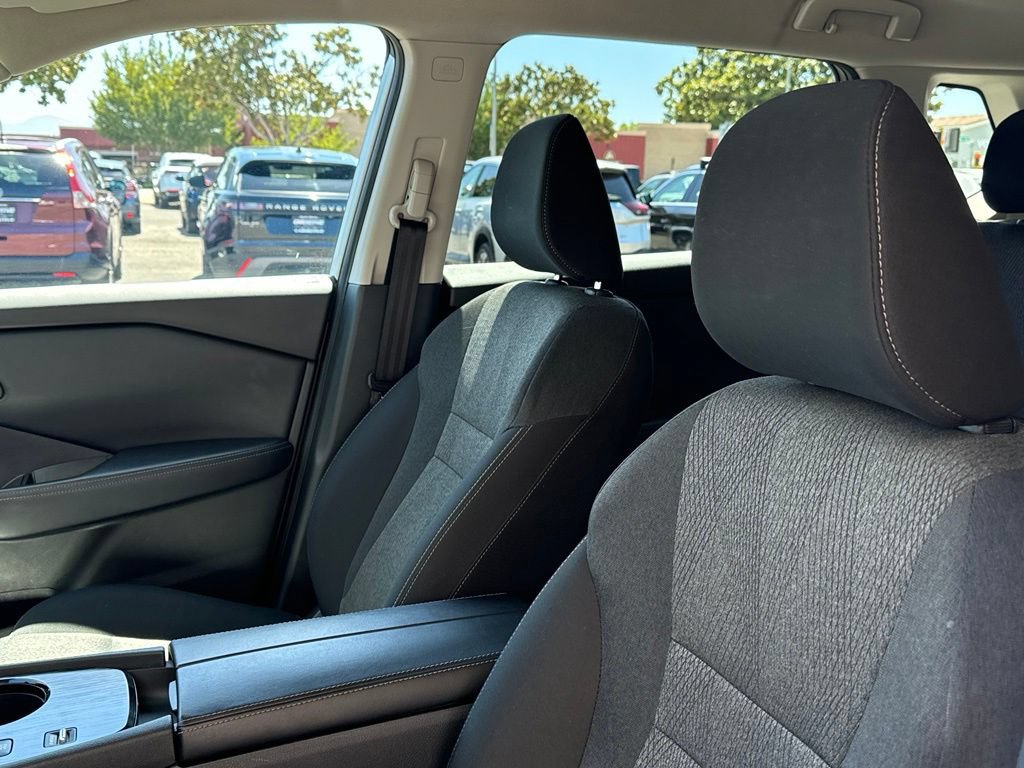 Used 2025 Nissan Rogue SV FWD image 13