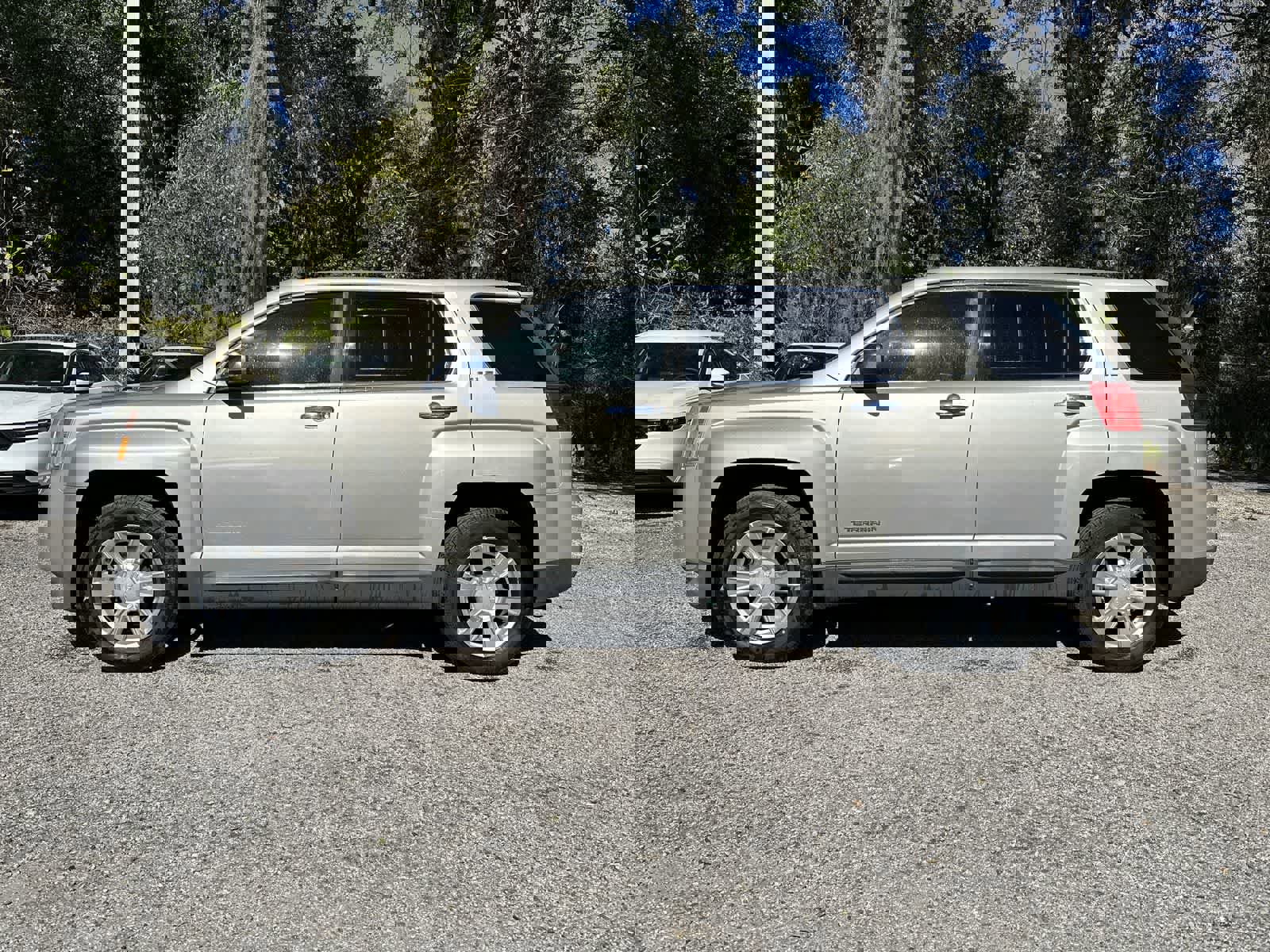 Used 2013 GMC Terrain SLE w/ LPO, Chrome Package image 3