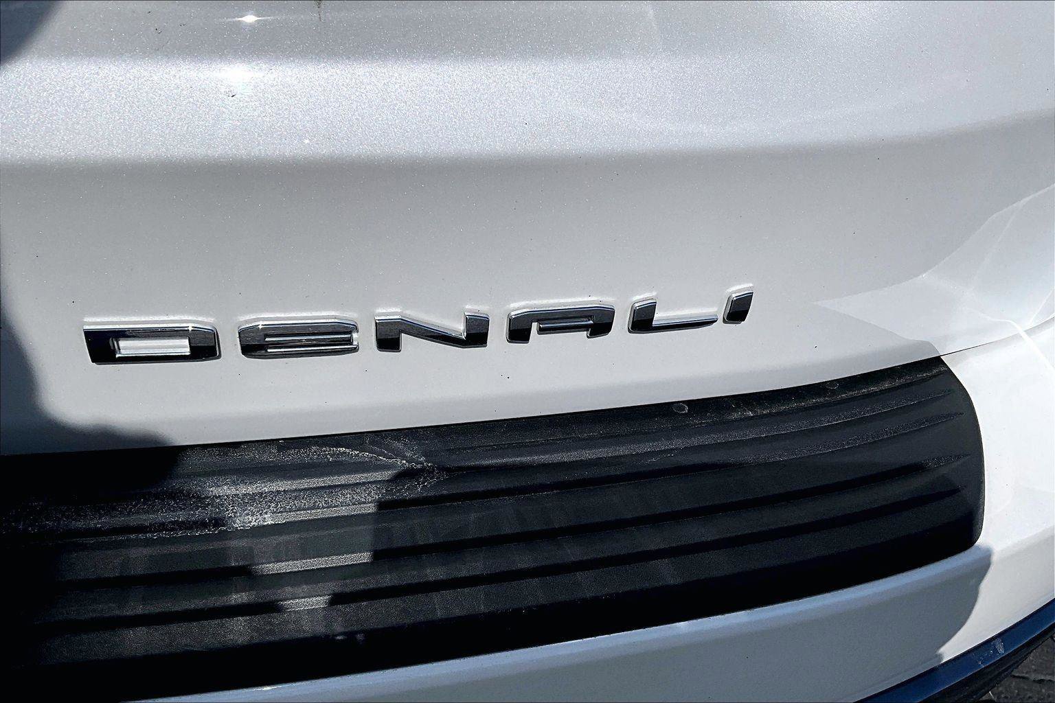 Used 2023 GMC Yukon XL Denali Ultimate image 9