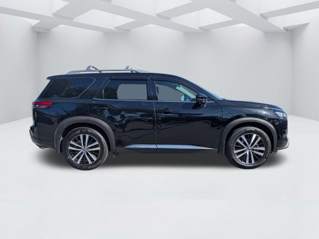 Used 2024 Nissan Pathfinder Platinum FWD image 3