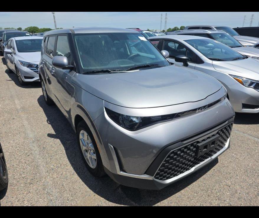 Used 2025 Kia Soul LX w/ LX Technology Package FWD image 1