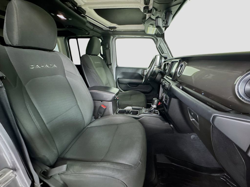 Used 2018 Jeep Wrangler Unlimited Sahara w/ Uconnect 4C Nav & Sound Group image 27