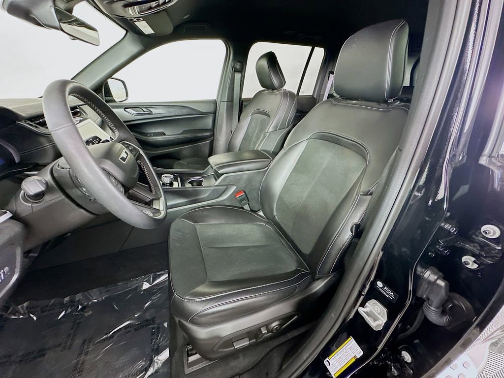 Certified 2025 Jeep Grand Cherokee Altitude image 32