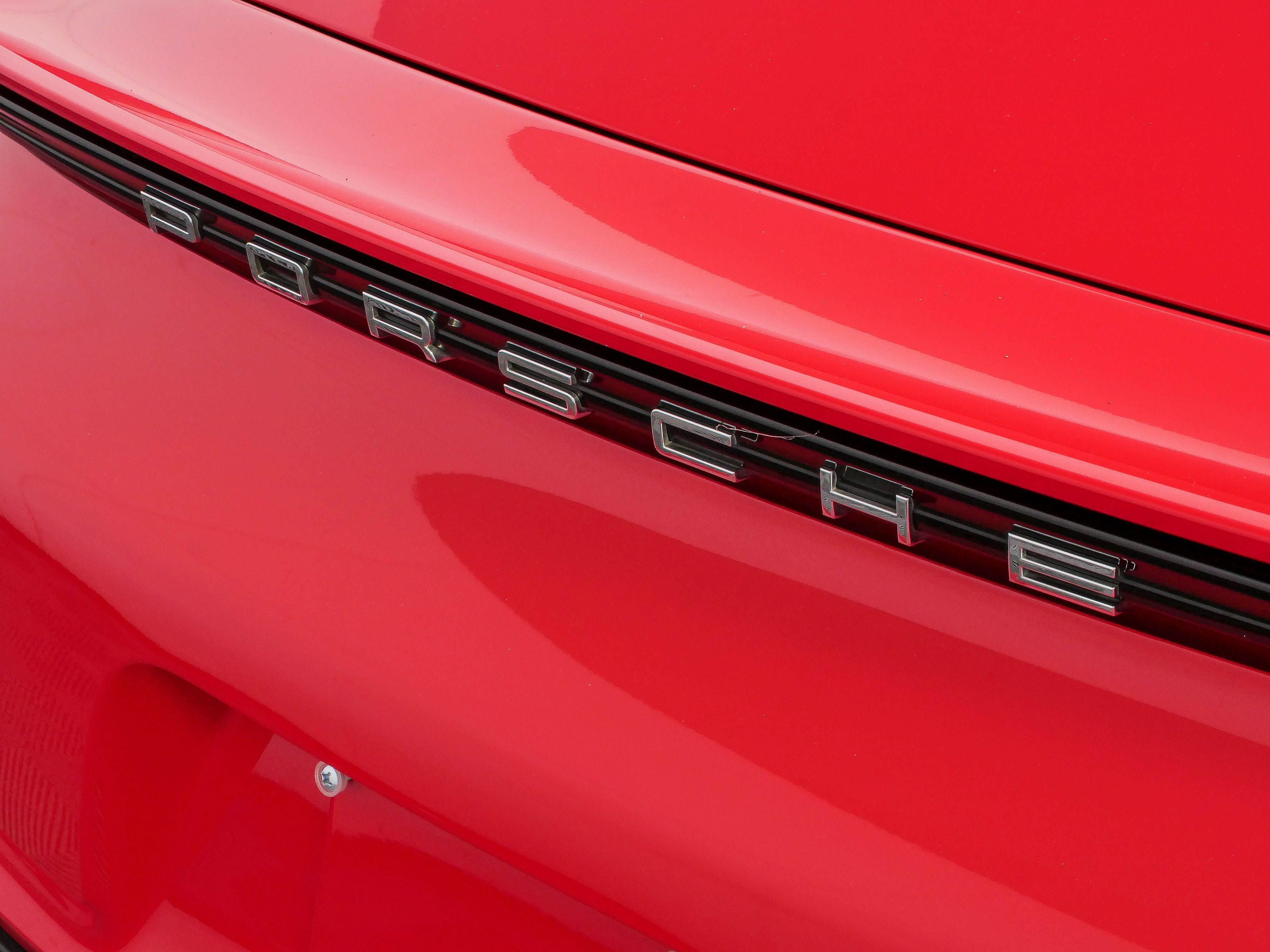 Certified 2018 Porsche 718 Cayman RWD image 34