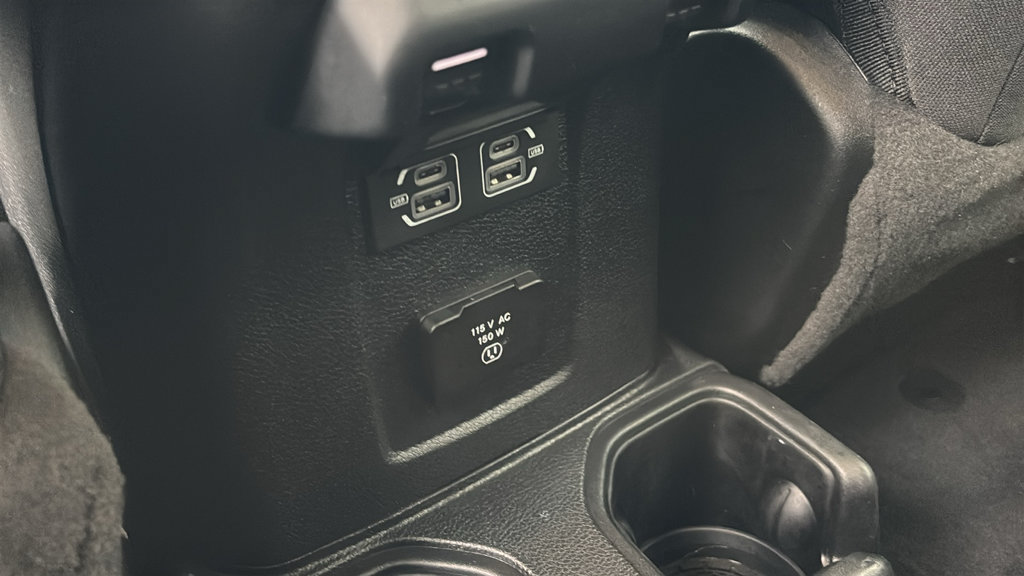 Used 2023 Jeep Wrangler Unlimited Sahara w/ Cold Weather Group AWD/4WD image 9