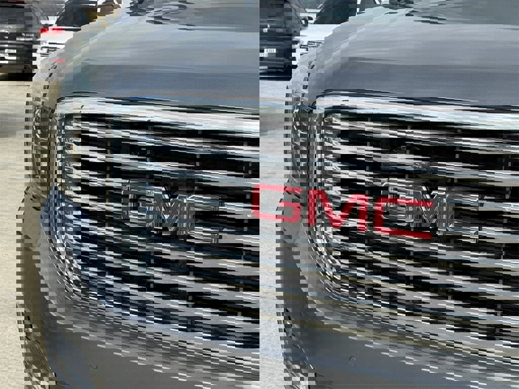 Used 2018 GMC Yukon SLE w/ SLE Value Package image 4
