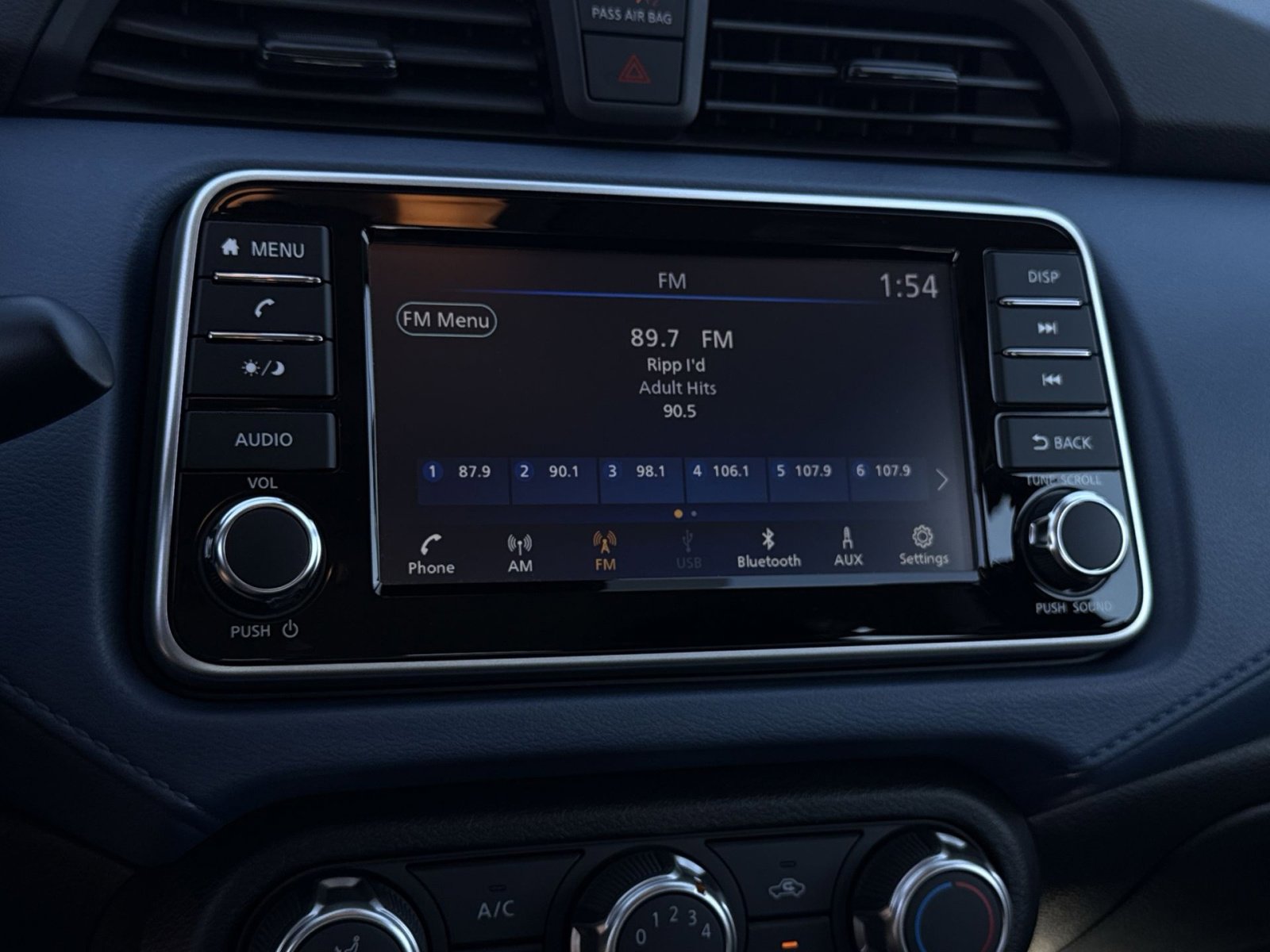 Used 2025 Nissan Versa SV image 18