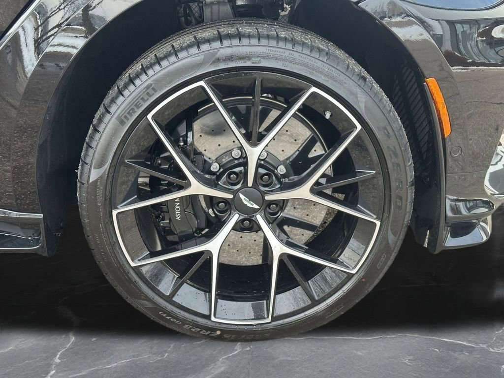 New 2026 Aston Martin DBX 707 image 33