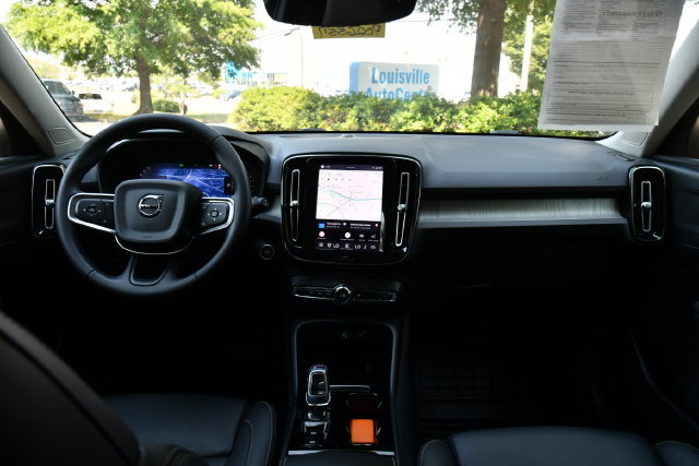 Certified 2023 Volvo XC40 B5 Plus w/ Driver Assist Package AWD/4WD image 22