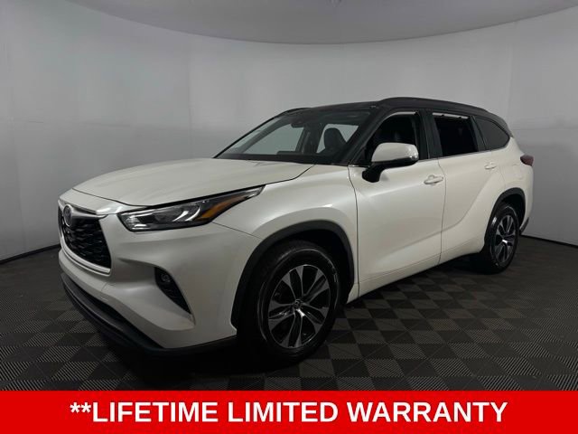 Used 2020 Toyota Highlander XLE image 3